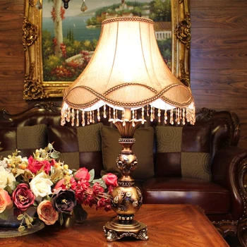 Európai palota stílusú asztali lámpa klasszikus hálószoba éjjeli dekoratív asztali lámpa nappali luxus antik Gyanta lámpatest